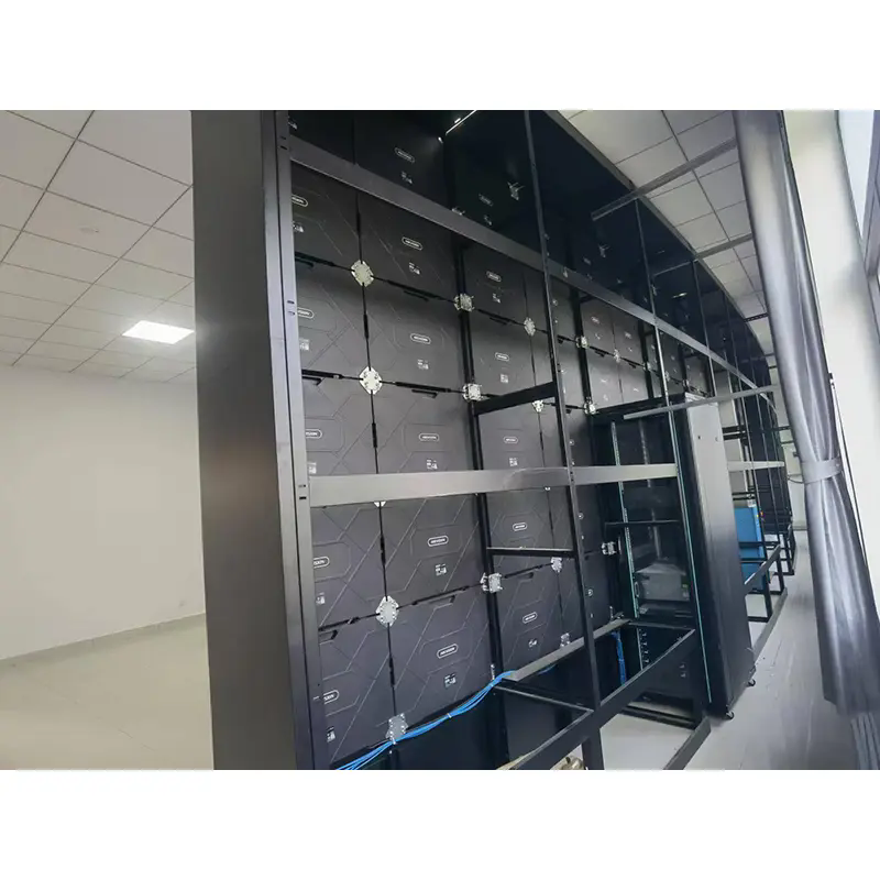 Kako ukrivljeni nosilec zaslona LED izboljša zmogljivost namestitve velikega zaslona?